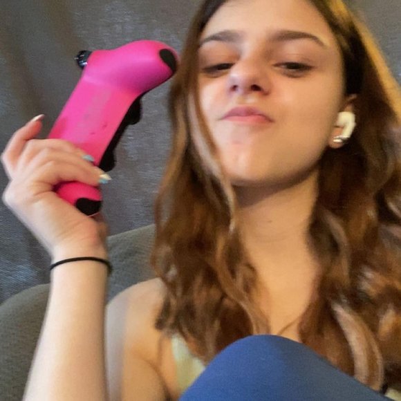 Meet your Posher, Chloe - Picture 5 of 8